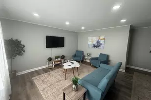 362 Marion Ct, Wheeling, IL 60090 - Photo 2