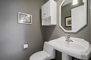 5530 Greenwood St, Morton Grove, IL 60053 - Photo 16