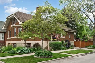 2500 W Farwell Ave, Chicago, IL 60645 - Photo 2