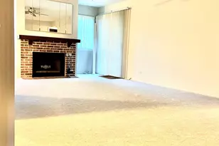 601 Hanover Ct, Schaumburg, IL 60194 - Photo 2