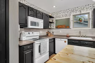 172 S Cash St, Seneca, IL 61360 - Photo 10