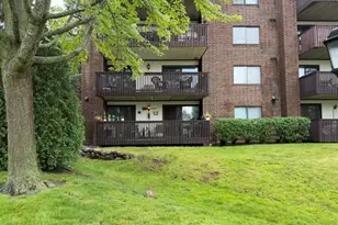 650 Whitney Ct, Gurnee, IL 60031 - Photo 2