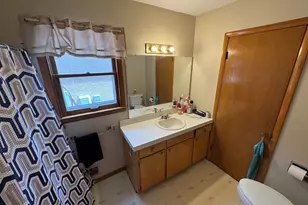 103 W Walnut St, Oglesby, IL 61348 - Photo 10