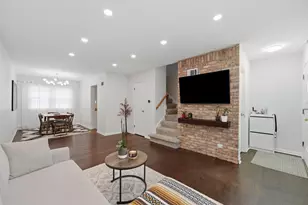 221 S Maple Ave, Oak Park, IL 60302 - Photo 2