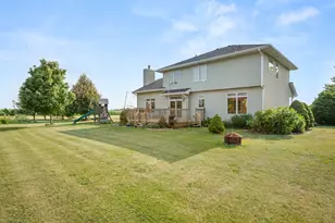 101 Hickory Ln, Kirkland, IL 60146 - Photo 32