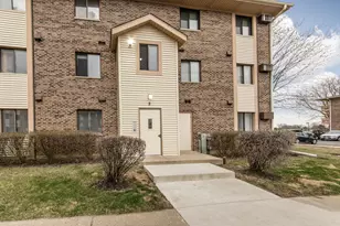 2 Echo Ct, Vernon Hills, IL 60061 - Photo 2