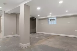 2527 N Washtenaw Ave, Chicago, IL 60647 - Photo 22