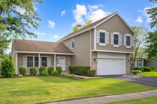 25W055 Canary Ct, Naperville, IL 60540 - Photo 2