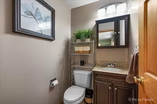 445 Harvest Ln, Roselle, IL 60172 - Photo 8