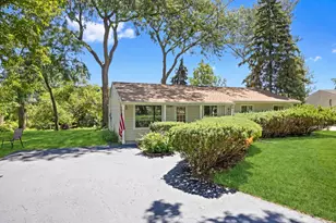 105 Rocklyn Ct, Bolingbrook, IL 60440 - Photo 2