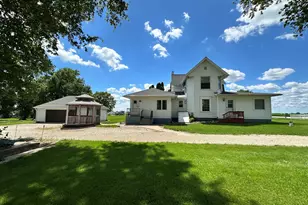 5827 Garden Plain Rd, Fulton, IL 61252 - Photo 2