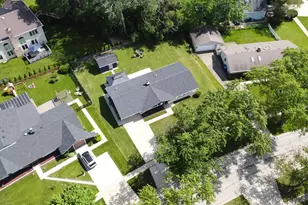 1927 Warwick Ln, Schaumburg, IL 60193 - Photo 36