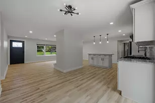 1927 Warwick Ln, Schaumburg, IL 60193 - Photo 10