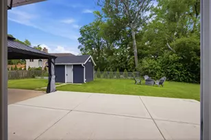 1927 Warwick Ln, Schaumburg, IL 60193 - Photo 32