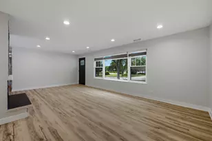 1927 Warwick Ln, Schaumburg, IL 60193 - Photo 12