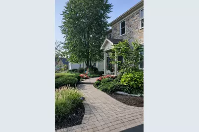 823 Columbia Circle, North Aurora, IL 60542 - Photo 2
