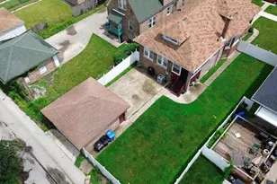 8126 S Chappel Ave, Chicago, IL 60617 - Photo 2