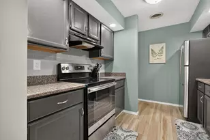 1111 E Jefferson St, Bloomington, IL 61701 - Photo 10