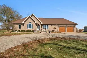 10739 E 3200 N Rd, Blackstone, IL 61313 - Photo 2