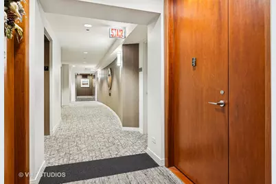 501 N Clinton Street #704, Chicago, IL 60654 - Photo 4