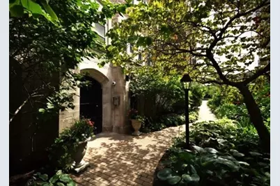 6334 N Sheridan Road #2C, Chicago, IL 60660 - Photo 2