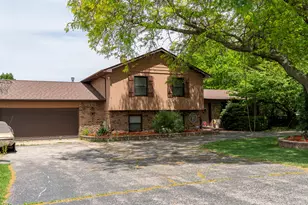 2904 Scott Ave, McHenry, IL 60050 - Photo 2