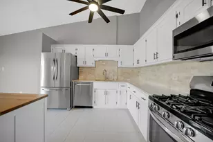6264 S Gullikson Rd, Chicago, IL 60638 - Photo 12