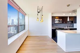1355 N Sandburg Terrace, Chicago, IL 60610 - Photo 6