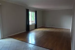 1340 Burke Ln, South Elgin, IL 60177 - Photo 4