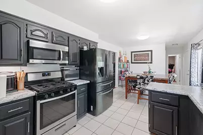 850 Austin Avenue, Aurora, IL 60505 - Photo 10