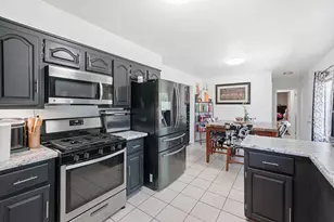850 Austin Ave, Aurora, IL 60505 - Photo 10
