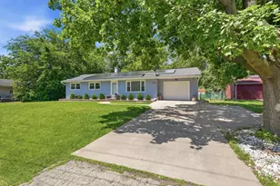 850 Austin Ave, Aurora, IL 60505 - Photo 2