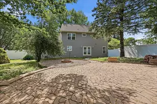 2202 Bloomingdale Rd, Bloomington, IL 61705 - Photo 4
