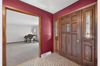 113 Ebbesen Street, Dekalb, IL 60115 - Photo 2