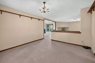113 Ebbesen St, Dekalb, IL 60115 - Photo 6