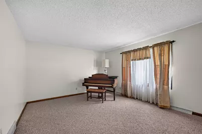 113 Ebbesen Street, Dekalb, IL 60115 - Photo 4