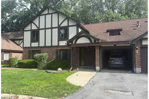 11211 Sycamore Ln, Palos Hills, IL 60465 - Photo 2
