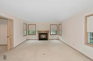 572 Bradbury Ln, Geneva, IL 60134 - Photo 6