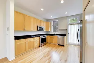 1806 W Argyle St, Chicago, IL 60640 - Photo 6