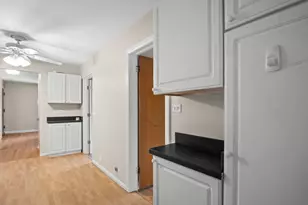 8043 Lake St, River Forest, IL 60305 - Photo 10