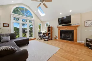1717 W Nelson Ave, Chicago, IL 60657 - Photo 2