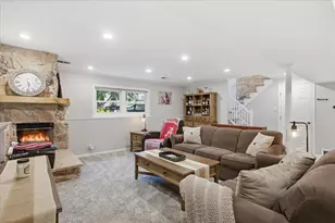 1049 E Fosket Dr, Palatine, IL 60074 - Photo 18