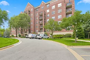 440 W Mahogany Ct, Palatine, IL 60067 - Photo 1