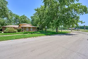 385 E 162nd St, Harvey, IL 60426 - Photo 4