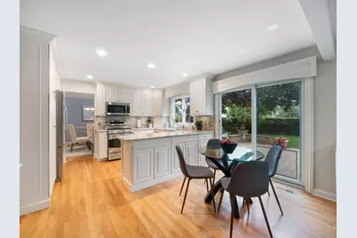 3066 Knollwood Lane, Glenview, IL 60025 - Photo 14