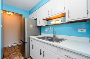 4113 W 97th Pl, Oak Lawn, IL 60453 - Photo 8