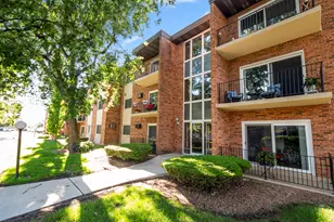 4113 W 97th Pl, Oak Lawn, IL 60453 - Photo 2