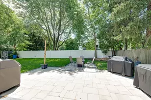 1581 Madison Ave, Saint Charles, IL 60174 - Photo 2