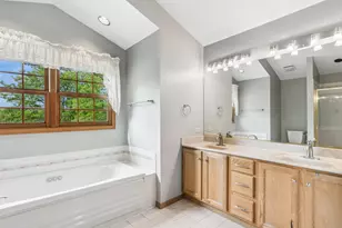 615 Wood Creek Dr, Antioch, IL 60002 - Photo 12