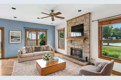 615 Wood Creek Drive, Antioch, IL 60002 - Photo 8